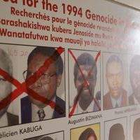Les visages, barrés de rouge, des génocidaires rwandais traqués à l'étranger