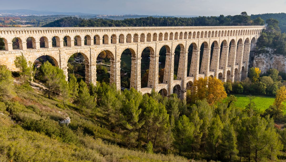 Randonner à la découverte de l'aqueduc de Roquefavour Randonner à la découverte de l'aqueduc de Roquefavour