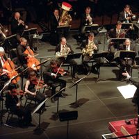 Pierre Boulez dirigeant l'ensemble Intercontemporain en 2003