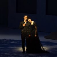 Le ténor Jonas Kaufmann et la soprano Anja Harteros interprètent Tristan et Isolde de Richard Wagner à l'Opéra de Munich pour la première fois sur scène