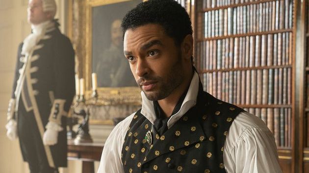 Regé-Jean Page dans la première saison de "La chronique des Bridgerton" (Netflix)