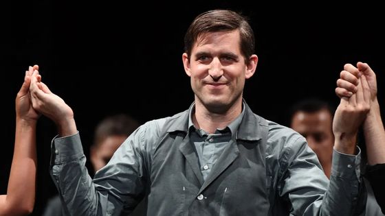 Le chef d'orchestre et chef de chœur classique Léo Warynski dirigera Les Métaboles, l’un des concerts qui donneront le coup d’envoi à ManiFeste, festival et académie pluridisciplinaire de l'Ircam. ©AFP - Boris Horvat