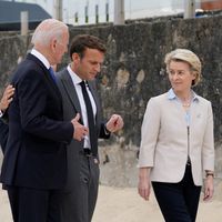 Joe Biden, Emmanuel Macron et Ursula Ven der Leyen à Carbis Bay au Royaume-Uni pour le sommet du G7, le 11 juin 2021.