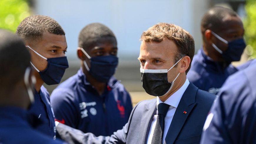 Emmanuel Macron rend visite aux Bleus avant l'Euro - Clairefontaine, 10 juin 2021 (Franck Fife)