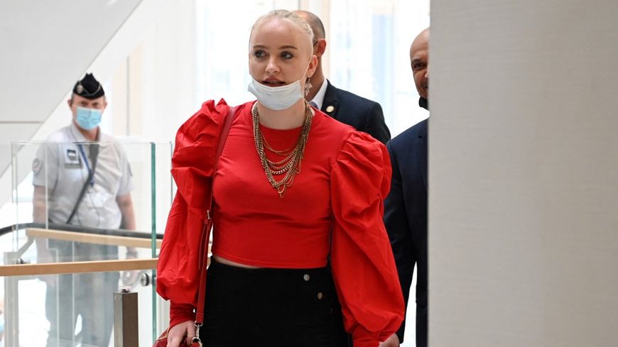 Mila à l'ouverture du procès contre ses harceleurs - Paris, 3 juin 2021 (Bertrand Guay)