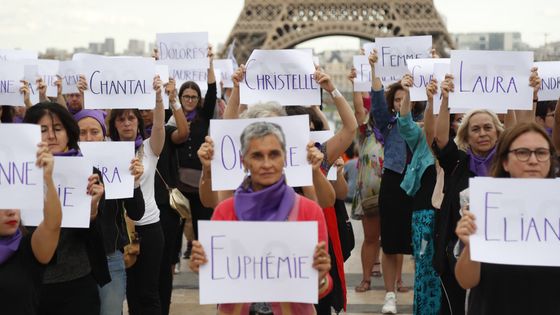 Une des manifestations visant à alerter sur le nombre de femmes tuées par un conjoint ou ex-conjoint, le 1er septembre 2019. Bien que largement relayé depuis, le terme de "féminicide" n'est pas qualifié pénalement. ©AFP - ZAKARIA ABDELKAFI