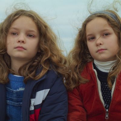 Joséphine et Gabrielle Sanz dans "Petite Maman" de Céline Sciamma (2021)