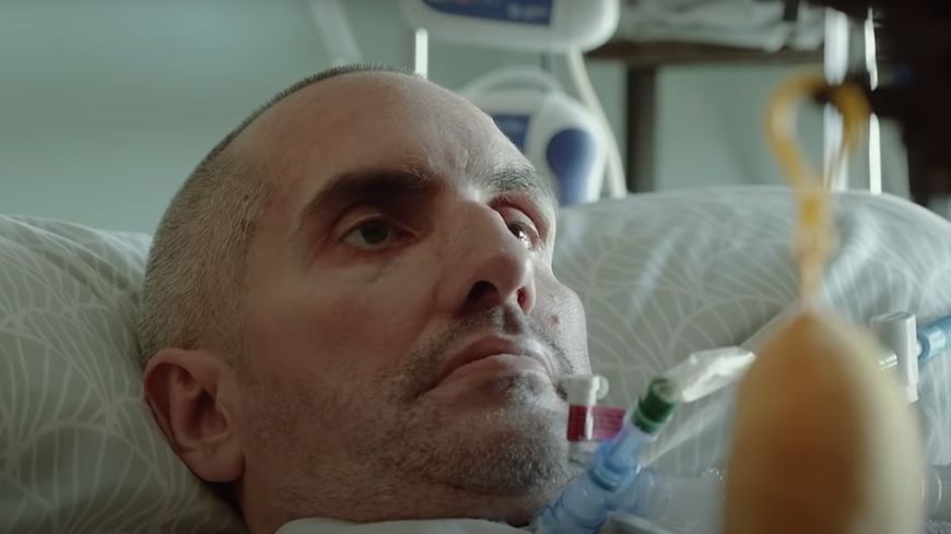 Pone - Capture d'écran du reportage "Il compose avec ses yeux - Pone" d'AJ+ (Aljazeera/AJ+ Français)