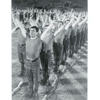 Les danses sont encore synchronisées ce 25 mai 1978 à Belgrade.