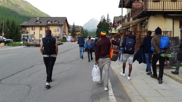 L'arrivée à Clavière, en partant pour le camp tenu par des militants "No Border"