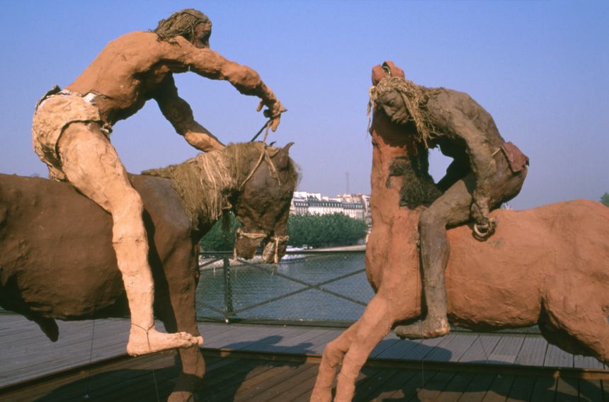 Exposition d'Ousmane Sow sur le pont des Arts, à Paris, en juin 1999, France.