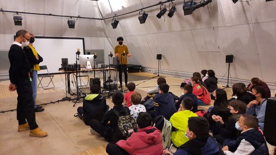 Un duo de musiciens électro et une classe de 6e d’un collège parisien se sont plongés, les oreilles grandes ouvertes, dans l’histoire de la conquête du Mexique - La Gaîté Lyrique