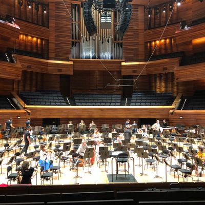 Les répétitions et les concerts ont lieu à l'auditorium de Radio France.