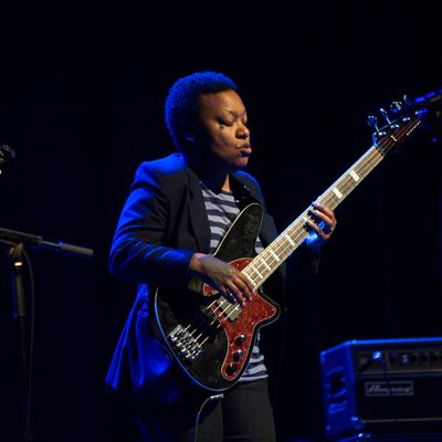 La chanteuse Meshell Ndegeocello en concert Badalona, en Espagne (avril 2013)