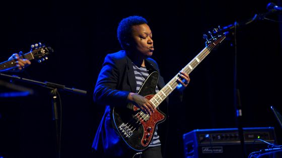 La chanteuse Meshell Ndegeocello en concert Badalona, en Espagne (avril 2013) ©Getty - Jordi Vidal / Redferns