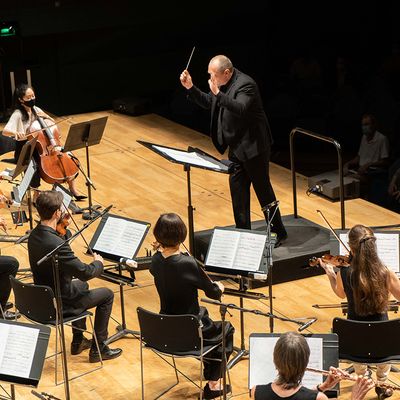L'Ensemble Intercontemporain dirigé par Bastien Stil