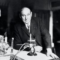 Harvey Wiley dans le laboratoire de chimie du ministère de l’agriculture à Washington, USA. Photo non datée.