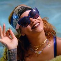 capture écran du clip de Rihanna - "Bitch Better Have My Money"