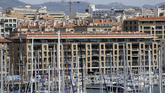 Bâtiments de Fernand Pouillon sur le "Vieux-Port" à Marseille ©AFP - ANNE-CHRISTINE POUJOULAT