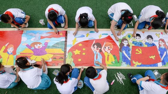Des élèves d'une école primaire de Handan, dans la province chinoise du Hebei, à l'occasion de la Journée internationale de l'enfance de 2021 ©AFP - STR