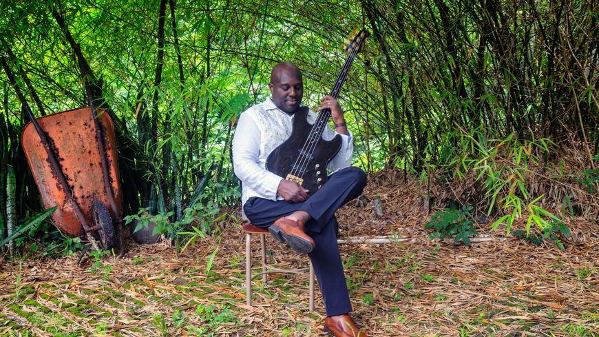 Charnett Moffett
