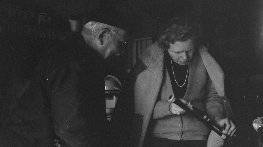 Monsieur Joseph Carrière et Claudie Marcel-Dubois à La Pradelle lors d'une mission en Aubrac.