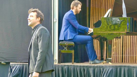 Guilhem Fabre accompagné du comédien François Michonneau ©Radio France - Louis-Valentin Lopez