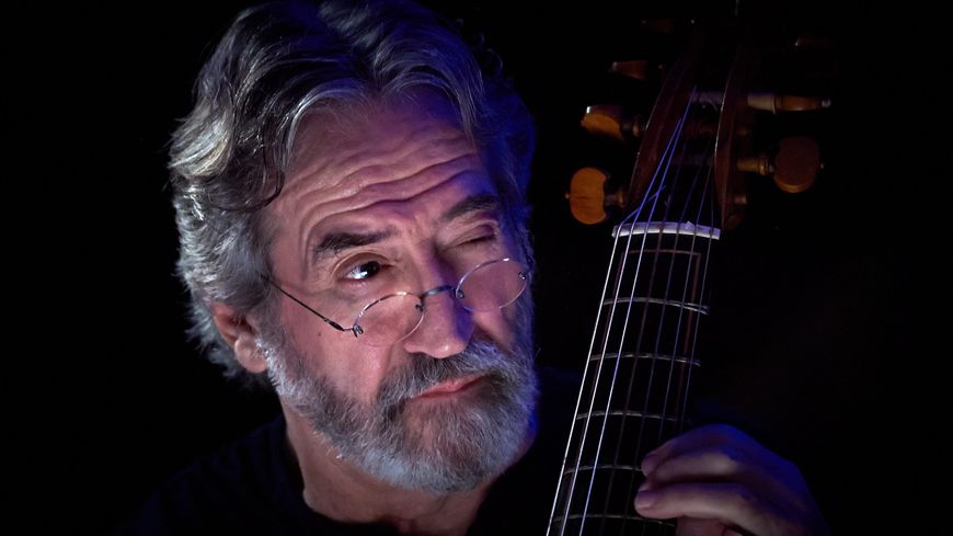 Jordi Savall à la viole de gambe en 2013.