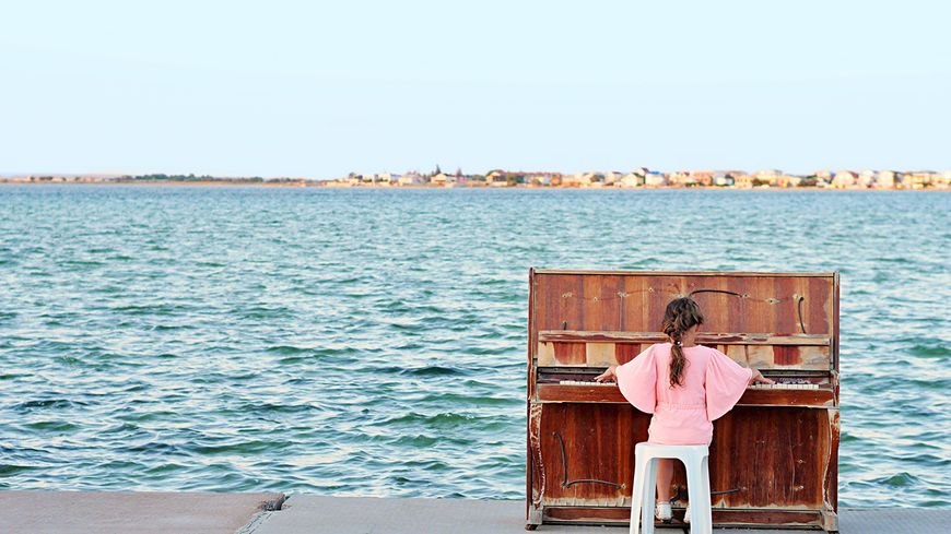 Les instruments volumineux en vacances : comment font les musiciens ?