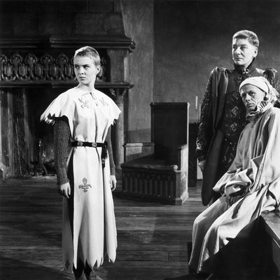 En 1957, l’actrice Jean Seberg interprète le rôle de Jeanne d’Arc dans le film d’Otto Preminger, "Saint Joan", avec John Gielgud et Richard Widmark "Saint Joan".