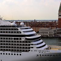 Après 17 mois d'arrêt, les paquebots reprennent leur place dans le port de Venise (Italie). Le signe d'un retour du "tourisme de masse" pré-Covid ?