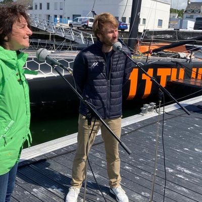 François Gabart et Catherine Pottier sur le ponton du port de Concarneau, pendant le tournage de "Mon labo sous la mer".