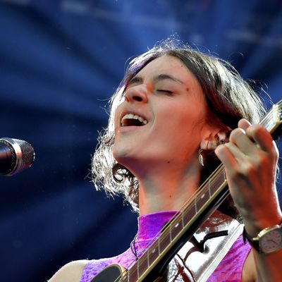 La chanteuse Pomme en concert en 2018
