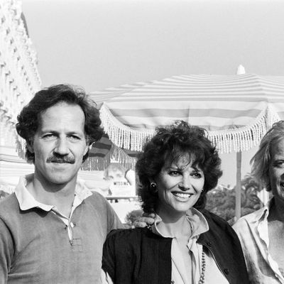 Le réalisateur Werner Herzog, et les acteurs principaux de son film "Fitzcarraldo", Claudia Cardinale et Klaus Kimski (1982)