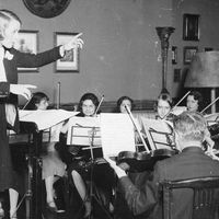 Jane Evrard, la première Femme Chef d'Orchestre en France. Paris, vers 1930