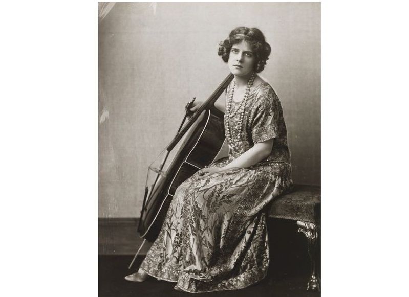 La violoncelliste Beatrice Harrison (1892 - 1965)