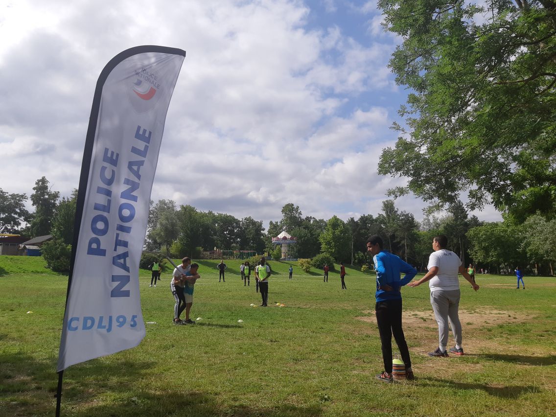 Activité sportive au centre de loisirs des jeunes du Val d'Oise, sur la base de loisirs de Cergy-Pontoise
