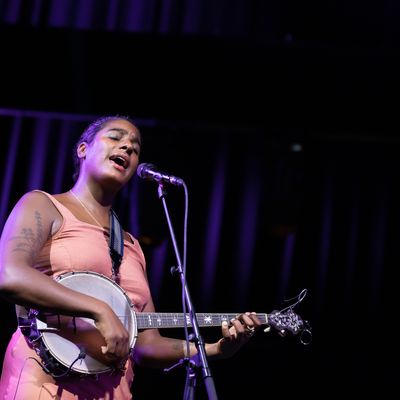 Leyla McCalla sous le Chapiteau de Jazz In Marciac le 29 juillet 2021