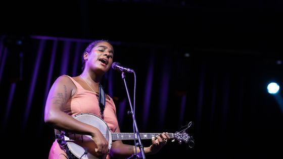 Leyla McCalla sous le Chapiteau de Jazz In Marciac le 29 juillet 2021 - Laurent Sabathé / JIM
