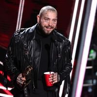 Post Malone pendant la cérémonie des Billboard Music Awards (Crédit photo Christopher Polk/NBC/NBCU Photo Bank via Getty Image)