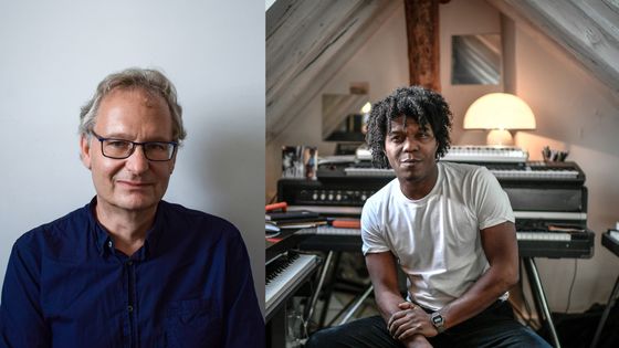 Le futurologue Ariel Kyrou, et le pianiste, compositeur, arrangeur et directeur musical Chassol - éditions ActuS, Stephane de Sakutin pour l'AFP
