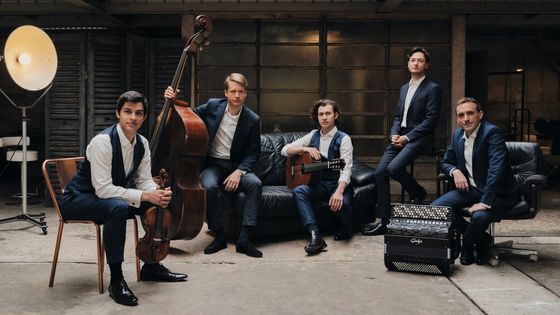 Concert Piazzolla en quintette : Jordan Victoria, violon - Edouard Macarez, contrebasse - Thibaut Garcia, guitare - Thomas Enhco, piano - Félicien Brut, accordéon - Photo by Maxime de Bollivier