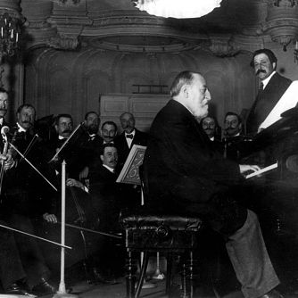 Camille Saint-Saëns au piano, salle Gaveau, 1913