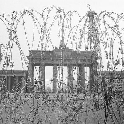 6 novembre 1961 - Berlin-Ouest, Allemagne de l'Ouest - Fermée par des câbles, la Porte de Brandebourg, sur la ligne de démarcation entre Berlin-Est et Berlin-Ouest.