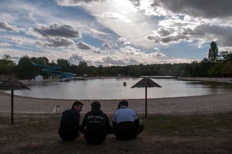 Sur la base de loisirs de Cergy-Pontoise, le centre de loisirs des jeunes (CLJ) a pour particularité d'être encadré par des policier Sur la base de loisirs de Cergy-Pontoise, le centre de loisirs des jeunes (CLJ) a pour particularité d'être encadré par des policier