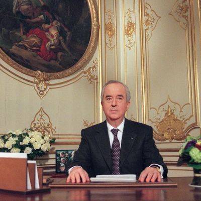 Le Premier ministre Edouard Balladur présente sa candidature à l'élection présidentielle depuis son bureau de l'Hôtel Matignon à Paris, le 18 janvier 1995