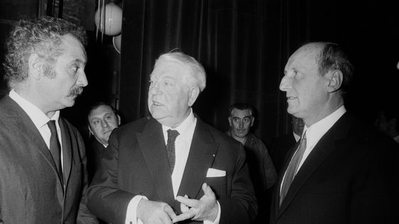 Georges Brassens, Jean Gabin et Bourvil assistent à la nuit de l'accordéon au Palais de Chaillot à Paris ©Getty - James Andanson