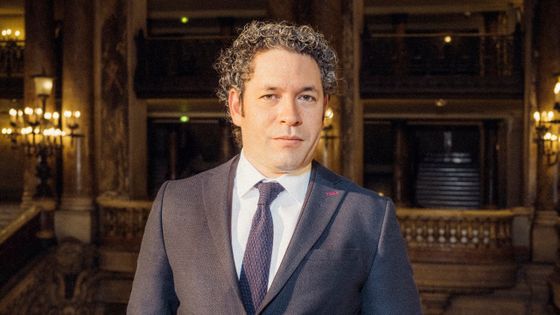 Le chef d'orchestre Gustavo Dudamel, directeur musical du Los Angeles Philharmonic et de l'Opéra national de Paris - Photo by Julien Mignot / Opéra national de Paris