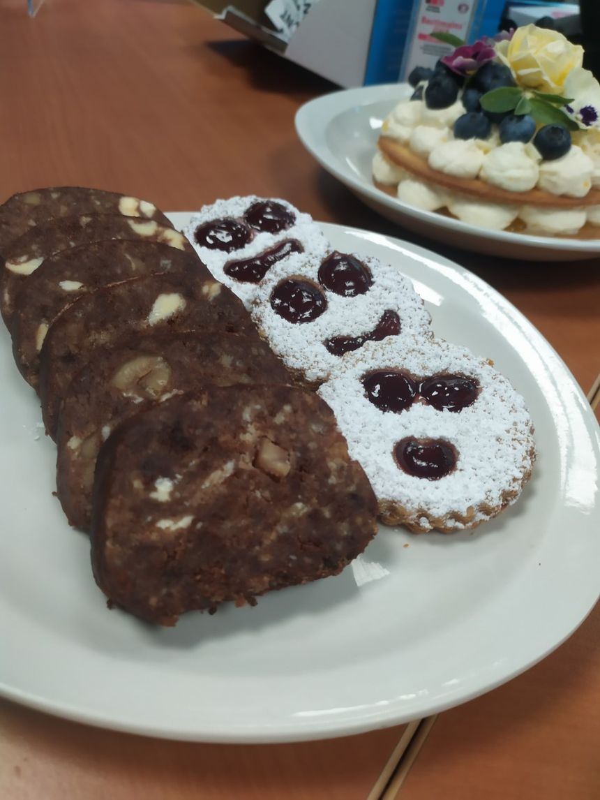 Les Cakes Et Gateaux A Faire A La Maison Avec Valentina Bres Cake Desinger