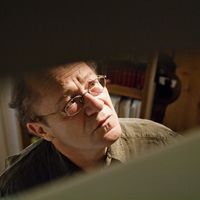 Le pianiste Alain Planès à son domicile